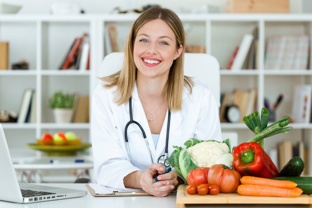 Dietitian teaching students in the MNT online nutrition internship program